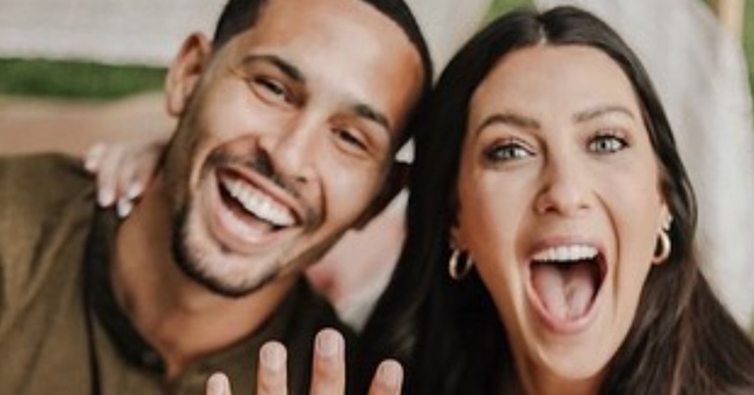 Bachelor Nation’s Becca Kufrin Proposes to Thomas Jacobs